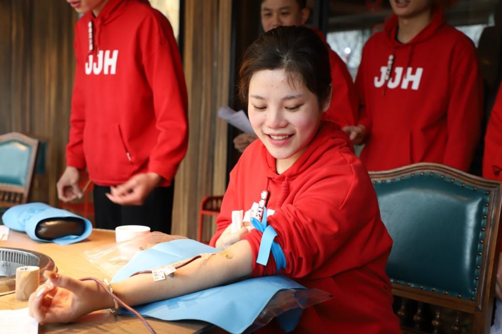 江西省血液中心：除夕前夕这家火锅第二年“企业献血日”如约启动！