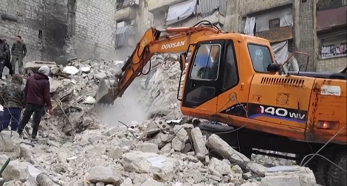 DEVELON迪万伦挖机现身土耳其震后救援现场