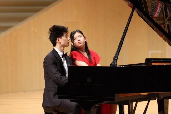 天籁之音演绎家乡情 华裔姐弟在南通举办钢琴公益音乐会 