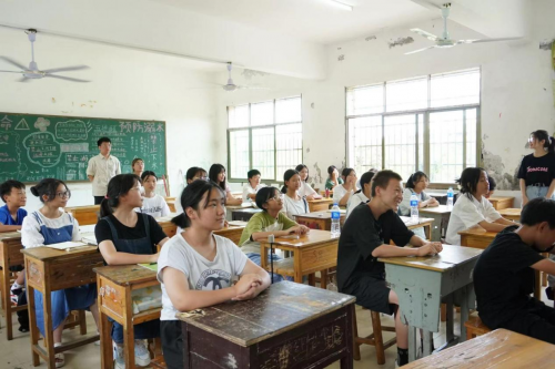 湖师学子三下乡：”性“好有你，青春同行