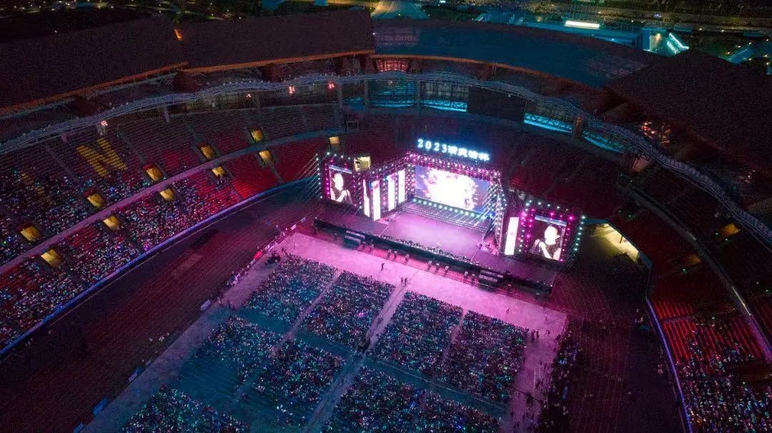 “清爽榆林”演唱会丨近2万人沸腾榆林体育中心，是火热还是清爽？