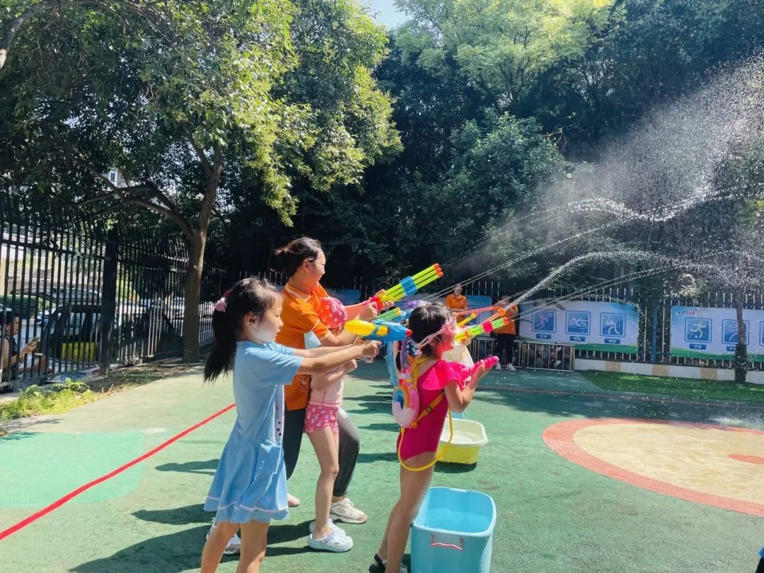吉的堡 — “清凉一夏、水与争锋” ，幼儿园水枪大作战集锦