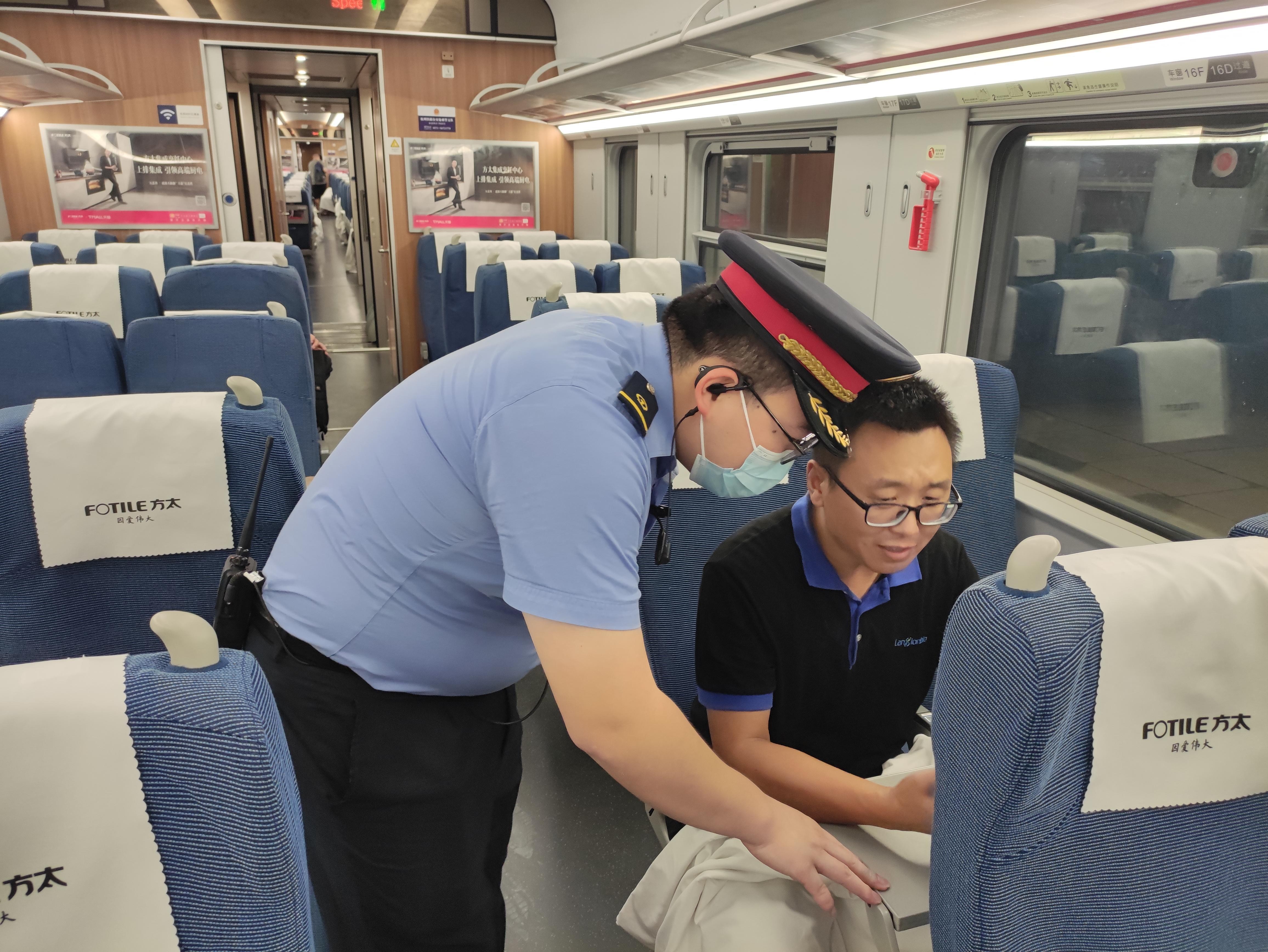 北京暴雨C130晚点11小时，暖心服务保安全