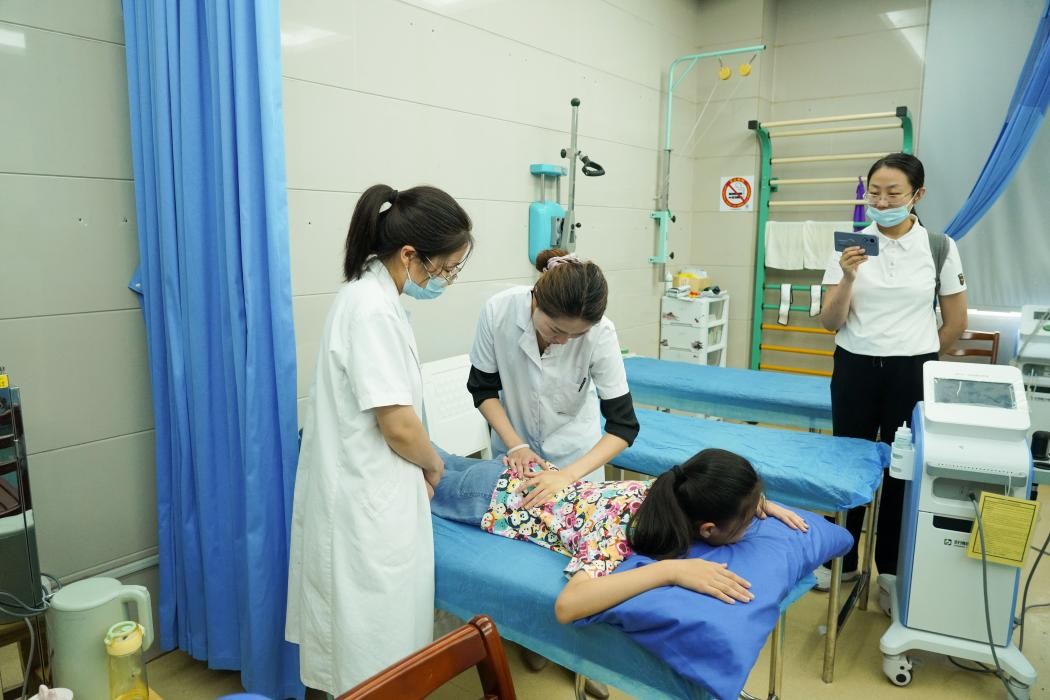 正中脊助力上海社区：打造青少年脊柱健康守护创新模式