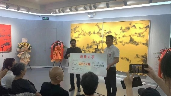 翁道胜大连油画作品展开展大连浙江商会现场捐赠20万元艺术创作经费