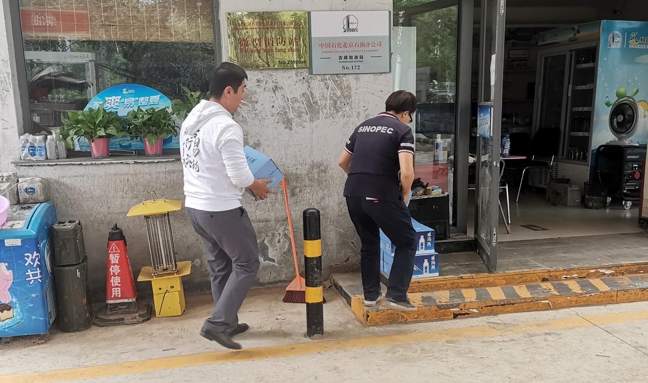 风雨同舟·“易”往情深｜“易积分”赴中石化受灾油站慰问一线加油员